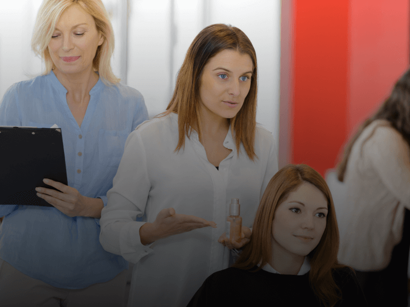 esthetician appretice suggesting skin